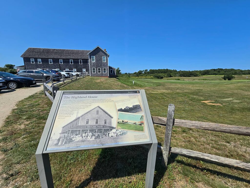 Highland Light a Truro: lo storico faro di Cape Cod salvato dall'oceano 35 the Highland House, truro