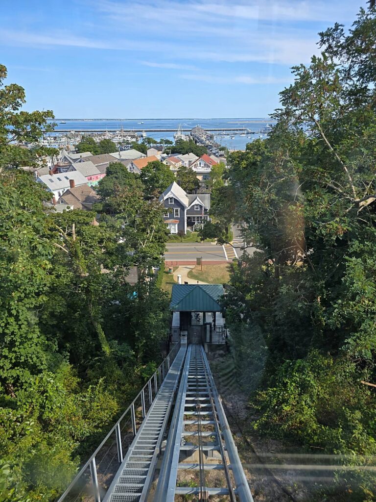 Pilgrim Monument e Provincetown Museum: storia, vista su Cape Cod e visita completa 11 Pilgrim Monument bradford street elevator 3